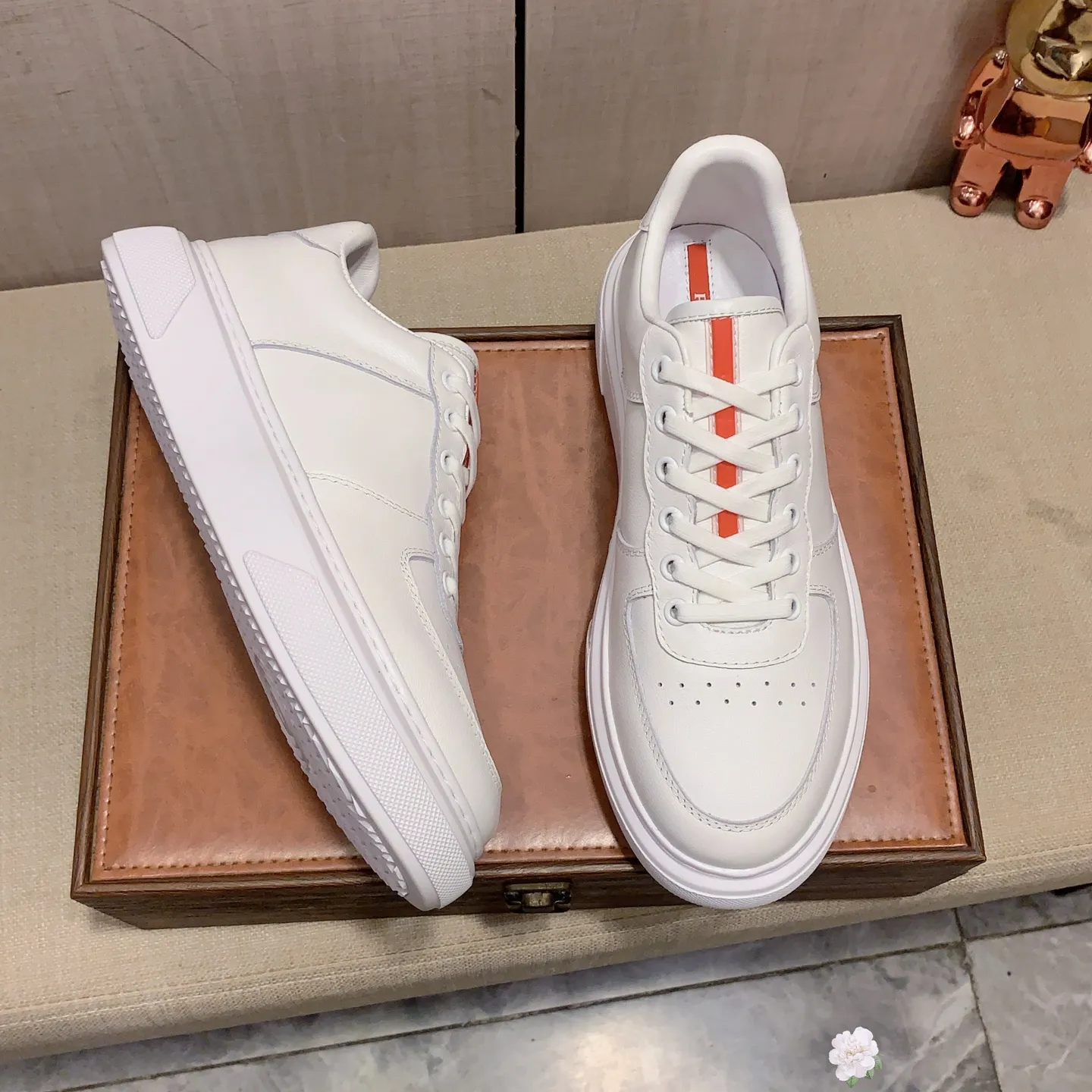Men's men's shoes💰460💰💰🎩🎩[Lightning][Lightning] "PRADA*" The latest and most popular casual shoes, top brand [seduce] luxury ~ purchasing agency, top ~ quality. [Strong] The upper is made of imported breathable cowhide with material ➕ breathable sheepskin feet (•) and fine workmanship. The original stylish and stylish soft rubber wear-resistant and non-slip outsole is light and comfortable on the feet. The real thing looks better when photographed in person. 0128: Size: 38-44, 45 sizes can be customized, black, white